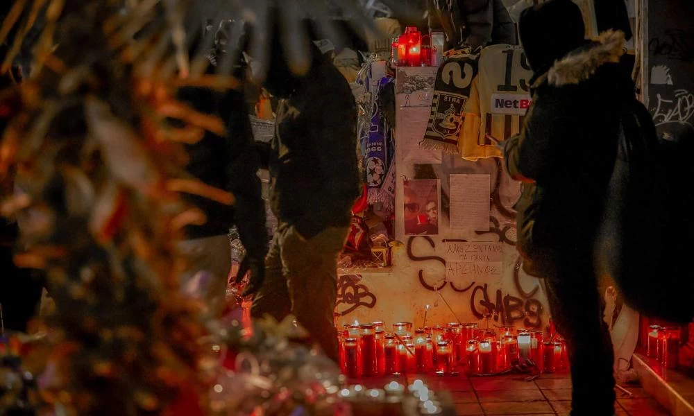 Δολοφονία Άλκη: Οπαδοί της Λέτσε ύψωσαν πανό στη μνήμη του